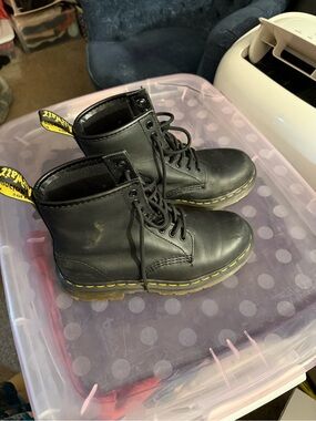 Doc Martens Black Leather Lace-Up Boots with Yellow Stitching size 38